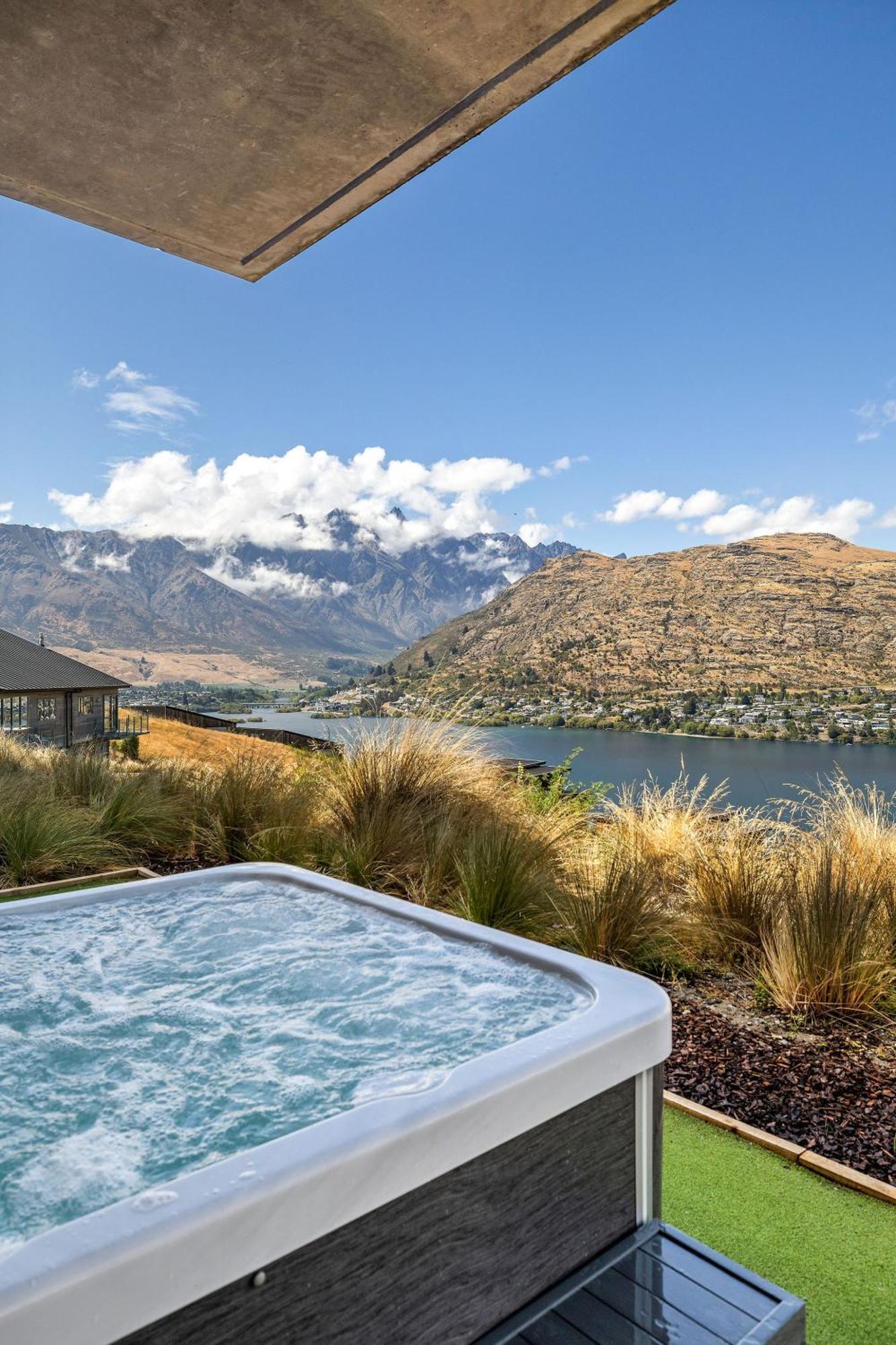 Lakeside Mountain Haven Куийнстаун Екстериор снимка